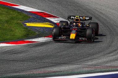  Sergio Perez (MEX) - Oracle Red Bull Racing - Red Bull RB20 - Honda RBPT Formula 1 Katar Havayolları Avusturya Grand Prix 2024, RedBull Ring, Spielberg, Avusturya 29 Haziran 2024