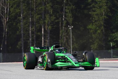  Valtteri Bottas (FIN) - Stake F1 Team Kick Sauber - Sauber C44 - Ferrari Formula 1 Katar Havayolları Avusturya Grand Prix 2024, RedBull Ring, Spielberg, Avusturya 28 Haziran 2024