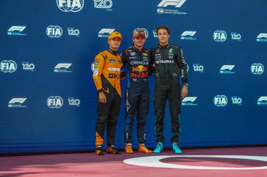 Lando Norris (GBR) - McLaren Formula 1 Takımı - McLaren MCL38 - Mercedes, Max Verstappen (NED) - Oracle Red Bull Racing - Red Bull RB20 - Honda RBPT George Russell (GBR) - Mercedes-AMG PETRONAS F1 Ekibi - Mercedes W15