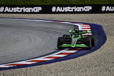  Zhou Guanyu (CHN) - Formula 1 Katar Havayolları Avusturya Grand Prix 2024, RedBull Ring, Spielberg, Avusturya 27-30 Haziran 2024 tarihleri arasında Sauber C44 - Ferrari