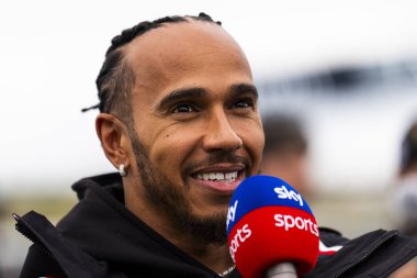  Lewis Hamilton (GBR) - Mercedes-AMG PETRONAS F1 Ekibi - Mercedes W15 - Mercedes E Performansı 1 Temmuz Perşembe günü 4 Temmuz 2024 formülü 1 qatar hava yolu İngiliz Grand Prix 2024, 5 Temmuz 'dan ju' ya kadar Silverstone pistinde gerçekleşmesi planlanıyor.