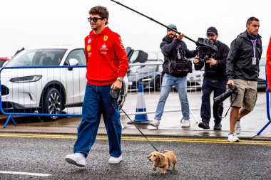  Charles Leclerc (MON) - Scuderia Ferrari - Ferrari SF-24 - Ferrari Free Practice sırasında 5 Temmuz, 2024 formülü 1 qatar hava yolu İngiliz Grand Prix 2024, 5 Temmuz - 7 Temmuz tarihleri arasında Silver Stone pistinde gerçekleşmesi planlanıyor., 