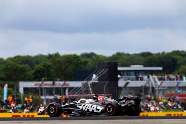  Nico Hulkenberg (GER) - MoneyGram Haas F1 Ekibi - Haas VF-24 - Ferrari Free Practice sırasında 2 gün, Cuma günü, 5 Temmuz 2024 formülü 1 qatar hava yolları İngiliz Grand Prix 2024, 5 Temmuz - 7 Temmuz tarihleri arasında Silverstone pistinde gerçekleşmesi planlanıyor.