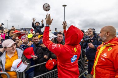  Carlos Sainz Jr. (ESP) - Scuderia Ferrari - Ferrari SF-24 - Ferrari Free Practice, 5 Temmuz 2024 tarihinde, 5 Temmuz - 7 Temmuz tarihleri arasında Silverstone pistinde gerçekleşmesi planlanan 1 qatar hava yolu İngiliz Grand Prix 2024,,