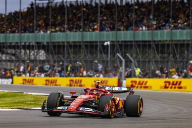  Carlos Sainz Jr. (ESP) - Scuderia Ferrari - Ferrari SF-24 - Ferrari Free Practice, 5 Temmuz 2024 tarihinde, 5 Temmuz - 7 Temmuz tarihleri arasında Silverstone pistinde gerçekleşmesi planlanan 1 qatar hava yolu İngiliz Grand Prix 2024,,