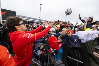  Charles Leclerc (MON) - Scuderia Ferrari - Ferrari SF-24 - Ferrari Free Practice sırasında 5 Temmuz, 2024 formülü 1 qatar hava yolu İngiliz Grand Prix 2024, 5 Temmuz - 7 Temmuz tarihleri arasında Silver Stone pistinde gerçekleşmesi planlanıyor., 