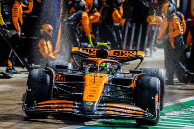 Lando Norris (GBR) - McLaren Formula 1 Takımı - McLaren MCL38 - Mercedes yarışta 4 Temmuz Pazar günü, 7 Temmuz 2024 formülü 1 qatar hava yolu İngiliz Grand Prix 2024, 5 Temmuz - 20 Temmuz tarihleri arasında Silverstone pistinde gerçekleşmesi planlanıyor.