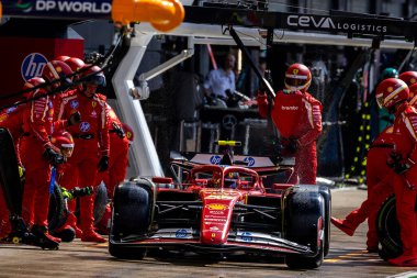  Carlos Sainz Jr. (ESP) - Scuderia Ferrari - Ferrari SF-24 - Ferrari 4 Temmuz Pazar günü Yarış sırasında 7 Temmuz 2024 formülü 1 qatar hava yolu İngiliz Grand Prix 2024, 5 Temmuz - 7 Temmuz 2024 tarihleri arasında Silverstone pistinde gerçekleşmesi planlanıyor.