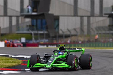  Zhou Guanyu (CHN) - Stake F1 Team Kick Sauber - Sauber C44 - Ferrari Free Practice, 5 Temmuz 2024 Formula 1 Qatar Havayolları Grand Prix 2024, 5 Temmuz - 7 Temmuz tarihleri arasında Silver Stone pistinde gerçekleşmesi planlanıyor.,