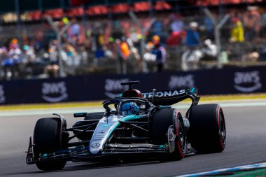  George Russell (GBR) - Mercedes-AMG PETRONAS F1 Ekibi - Mercedes W15 - Mercedes E Performansı 2. Gün, Cuma günü, 6 Temmuz 2024 formülü 1 qatar hava yolları İngiliz Grand Prix 2024 'te gerçekleştirilecek.