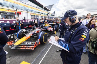 Adrian Newey (GBR Oracle Red Bull Racing teknik direktörü 4 Temmuz, Pazar günü 7 Temmuz, 2024 formülü 1 qatar hava yolu İngiliz Grand Prix 2024, 5 Temmuz - 7 Temmuz 2024 tarihleri arasında Silver Stone pistinde gerçekleşmesi planlanıyor.