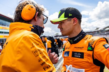 Lando Norris (GBR) - McLaren Formula 1 Takımı - McLaren MCL38 - Mercedes yarışta 4 Temmuz Pazar günü, 7 Temmuz 2024 formülü 1 qatar hava yolu İngiliz Grand Prix 2024, 5 Temmuz - 20 Temmuz tarihleri arasında Silverstone pistinde gerçekleşmesi planlanıyor.