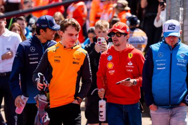 Sürücü Parade Fernando Alonso (ESP) - Aston Martin Aramco F1 Ekibi - Aston Martin AMR24 - MerceOscar Piastri (AUS) - McLaren Formula 1 Ekibi - McLaren MCL38 - Mercez