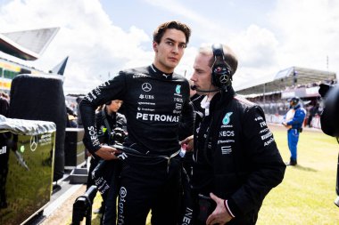  George Russell (GBR) - Mercedes-AMG PETRONAS F1 Ekibi - Mercedes W15 - Mercedes E Performansı 4 Temmuz Pazar günü, 7 Temmuz 2024 formülü 1 qatar hava yolu İngiliz Grand Prix 2024, gümüş taş pistinde gerçekleşmesi planlanan