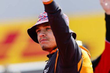 Lando Norris (GBR) - McLaren Formula 1 Takımı - McLaren MCL38 - Mercedes Yarış Günü 'nde, 4 Temmuz Pazar günü, 7 Temmuz 2024 formülü 1 qatar hava yolu İngiliz Grand Prix 2024, 5 Temmuz - 2 Temmuz tarihleri arasında Silverstone pistinde gerçekleşmesi planlanıyor.
