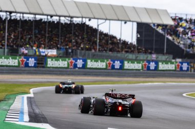  Lewis Hamilton (GBR) - Mercedes-AMG PETRONAS F1 Ekibi - Mercedes W15 - Mercedes E Performansı 2. Gün, Cuma günü, 5 Temmuz 2024 formülü 1 qatar hava yolları İngiliz Grand Prix 2024, gümüş taşlı Circu