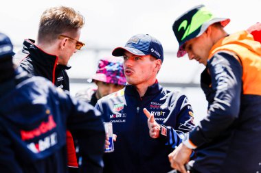  Max Verstappen (NED) - Kahin Red Bull Racing - Red Bull RB20 - Honda RBPT Yarış Günü sırasında, 4 Temmuz Pazar günü, 7 Temmuz 2024 Formula 1 Katar Hava Yolları İngiliz Grand Prix 2024, 5 Temmuz - 5 Temmuz tarihleri arasında Silverstone pistinde gerçekleşmesi planlanıyor.