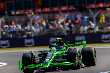  Zhou Guanyu (CHN) - Stake F1 Team Kick Sauber - Sauber C44 - Ferrari Sezon 2, Cuma, 6 Temmuz 2024 Formula 1 Qatar Hava Yolları İngiliz Grand Prix 2024, 5 Temmuz 'dan 5 Temmuz' a kadar Silver Stone pistinde gerçekleşmesi planlanıyor. 