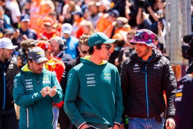  Lance Stroll (CAN) - Aston Martin Aramco F1 Takımı - Aston Martin AMR24 - Mercedes an Esteban Ocon (FRA) - Alpine F1 Ekibi - Alpine A524 - Renault Yarış Günü sırasında, 4 Temmuz Pazar günü, 7 Temmuz, 2024 Formula 1 Katar Havayolları İngiltere Grand Prix 2024, sc.