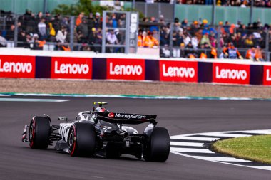  Nico Hulkenberg (GER) - MoneyGram Haas F1 Team - Haas VF-24 - Ferrari 2. Gün, Cuma günü, 6 Temmuz 2024 Formula 1 Katar Hava Yolları İngiliz Grand Prix 2024, 5 Temmuz - 5 Haziran tarihleri arasında Silverstone pistinde gerçekleşmesi planlanıyor.