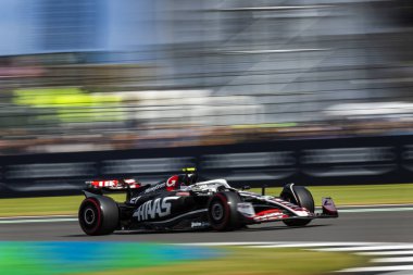  Nico Hulkenberg (GER) - MoneyGram Haas F1 Team - Haas VF-24 - Ferrari 2. Gün, Cuma günü, 6 Temmuz 2024 Formula 1 Katar Hava Yolları İngiliz Grand Prix 2024, 5 Temmuz - 5 Haziran tarihleri arasında Silverstone pistinde gerçekleşmesi planlanıyor.