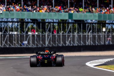  Max Verstappen (NED) - Oracle Red Bull Racing - Red Bull RB20 - Honda RBPT 2. Gün, Cuma günü, 6 Temmuz 2024 Formula 1 Qatar Hava Yolları İngiliz Grand Prix 2024 'te 5 Temmuz' dan itibaren Silverstone pistinde gerçekleşmesi planlanıyor.