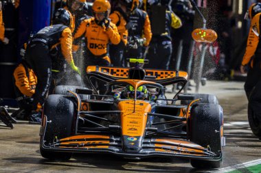 Lando Norris (GBR) - McLaren Formula 1 Takımı - McLaren MCL38 - Mercedes yarışta 4 Temmuz Pazar günü, 7 Temmuz 2024 formülü 1 qatar hava yolu İngiliz Grand Prix 2024, 5 Temmuz - 20 Temmuz tarihleri arasında Silverstone pistinde gerçekleşmesi planlanıyor.