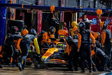 Lando Norris (GBR) - McLaren Formula 1 Takımı - McLaren MCL38 - Mercedes yarışta 4 Temmuz Pazar günü, 7 Temmuz 2024 formülü 1 qatar hava yolu İngiliz Grand Prix 2024, 5 Temmuz - 20 Temmuz tarihleri arasında Silverstone pistinde gerçekleşmesi planlanıyor.