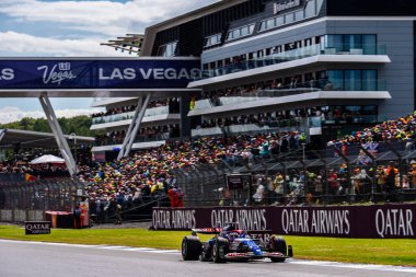  Daniel Ricciardo (AUS) - Visa Cash App RB F1 Team - RB VCARB01 - RB VCARB01 - Honda RBPT Yarış sırasında 4 Temmuz Pazar günü, 7 Temmuz 2024 formülü 1 qatar hava yolları İngiliz Grand Prix 2024, 5 Temmuz - 5 Temmuz tarihleri arasında gümüş taştan pistte gerçekleşmesi planlanıyor