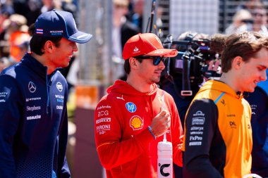Sürücü Parade Fernando Alonso (ESP) - Aston Martin Aramco F1 Ekibi - Aston Martin AMR24 - MerceOscar Piastri (AUS) - McLaren Formula 1 Ekibi - McLaren MCL38 - Mercez