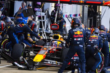  Max Verstappen (NED) - Kahin Red Bull Racing - Red Bull RB20 - Honda RBPT yarışta 4 Temmuz Pazar günü, 7 Temmuz 2024 formülü 1 qatar hava yolu İngiliz Grand Prix 2024, 5 Temmuz - 5 Temmuz tarihleri arasında Silverstone pistinde gerçekleşmesi planlanıyor. 