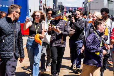 Lando Norris (GBR) - McLaren Formula 1 Takımı - McLaren MCL38 - Mercedes Yarış Günü 'nde, 4 Temmuz Pazar günü, 7 Temmuz 2024 formülü 1 qatar hava yolu İngiliz Grand Prix 2024, 5 Temmuz - 2 Temmuz tarihleri arasında Silverstone pistinde gerçekleşmesi planlanıyor.