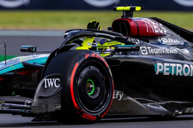  Lewis Hamilton (GBR) - Mercedes-AMG PETRONAS F1 Ekibi - Mercedes W15 - Mercedes E Performansı 2. Gün, Cuma günü, 5 Temmuz 2024 formülü 1 qatar hava yolları İngiliz Grand Prix 2024, gümüş taşlı Circu