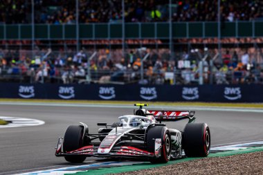  Nico Hulkenberg (GER) - MoneyGram Haas F1 Team - Haas VF-24 - Ferrari 2. Gün, Cuma günü, 6 Temmuz 2024 Formula 1 Katar Hava Yolları İngiliz Grand Prix 2024, 5 Temmuz - 5 Haziran tarihleri arasında Silverstone pistinde gerçekleşmesi planlanıyor.