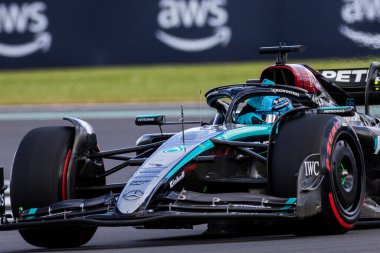  George Russell (GBR) - Mercedes-AMG PETRONAS F1 Ekibi - Mercedes W15 - Mercedes E Performansı 2. Gün, Cuma günü, 6 Temmuz 2024 formülü 1 qatar hava yolları İngiliz Grand Prix 2024 'te gerçekleştirilecek.