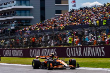 Lando Norris (GBR) - McLaren Formula 1 Takımı - McLaren MCL38 - Mercedes yarışta 4 Temmuz Pazar günü, 7 Temmuz 2024 formülü 1 qatar hava yolu İngiliz Grand Prix 2024, 5 Temmuz - 20 Temmuz tarihleri arasında Silverstone pistinde gerçekleşmesi planlanıyor.