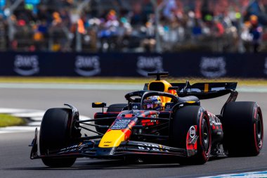  Max Verstappen (NED) - Oracle Red Bull Racing - Red Bull RB20 - Honda RBPT 2. Gün, Cuma günü, 6 Temmuz 2024 Formula 1 Qatar Hava Yolları İngiliz Grand Prix 2024 'te 5 Temmuz' dan itibaren Silverstone pistinde gerçekleşmesi planlanıyor.