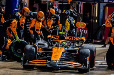 Lando Norris (GBR) - McLaren Formula 1 Takımı - McLaren MCL38 - Mercedes yarışta 4 Temmuz Pazar günü, 7 Temmuz 2024 formülü 1 qatar hava yolu İngiliz Grand Prix 2024, 5 Temmuz - 20 Temmuz tarihleri arasında Silverstone pistinde gerçekleşmesi planlanıyor.