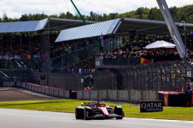  Charles Leclerc (MON) - Scuderia Ferrari - Ferrari SF-24 - Ferrari yarışta 4 Temmuz Pazar günü, 7 Temmuz 2024 formülü 1 qatar hava yolu İngiliz Grand Prix 2024, 5 Temmuz - 7 Temmuz 2024 tarihleri arasında Silverstone pistinde gerçekleşmesi planlanıyor.