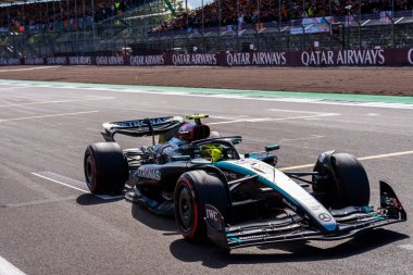  Lewis Hamilton (GBR) - Mercedes-AMG PETRONAS F1 Ekibi - Mercedes W15 - Mercedes E Performansı 4 Temmuz Pazar günü, 7 Temmuz 2024 formülü 1 qatar hava yolları İngiltere Grand Prix 2024, gümüş taş pistinde gerçekleşmesi planlanan