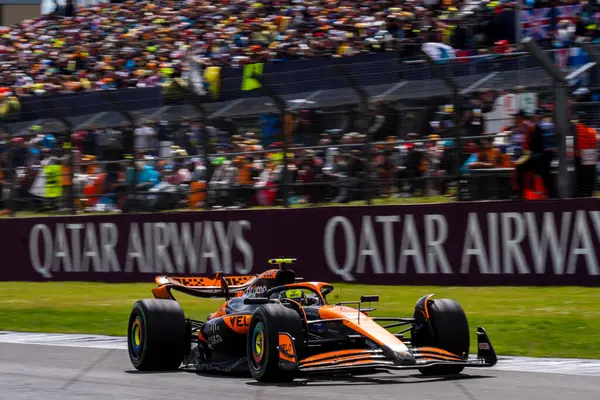 Lando Norris (GBR) - McLaren Formula 1 Takımı - McLaren MCL38 - Mercedes yarışta 4 Temmuz Pazar günü, 7 Temmuz 2024 formülü 1 qatar hava yolu İngiliz Grand Prix 2024, 5 Temmuz - 20 Temmuz tarihleri arasında Silverstone pistinde gerçekleşmesi planlanıyor.