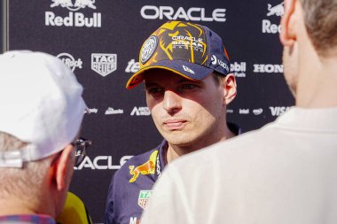  Max Verstappen (NED) - Oracle Red Bull Racing - Red Bull RB20 - Honda RBPT hazırlık gününde, 18 Temmuz, Macaristan Grand Prix 2024, Mogyorod, Budapeşte, Macaristan 'da 19 - 2 Temmuz tarihleri arasında gerçekleşmesi planlanan Formula 1 Macaristan Grand Prix