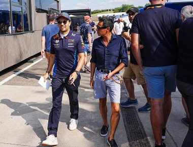  Sergio Perez (MEX) - Oracle Red Bull Racing - Red Bull RB20 - Honda RBPT hazırlık gününde, 18 Temmuz, Macaristan Grand Prix 2024, Mogyorod, Budapeşte, Macaristan 'da 19-21 Temmuz tarihleri arasında gerçekleşmesi planlanan, 
