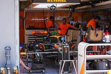  Macar Formula 1 Grand Prix 2024 hazırlık gününde McLaren F1 Takım garajı, Mogyorod, Budapeşte, Macaristan, 19 Temmuz - 21 Temmuz 2024 tarihleri arasında Macaristan 'da düzenlenecek.