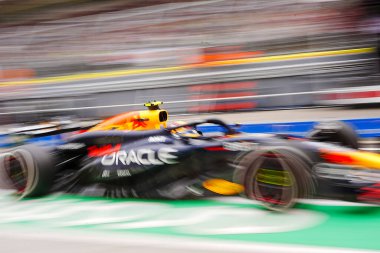  Sergio Perez (MEX) - Oracle Red Bull Racing - Red Bull RB20 - Honda RBPT Saturday Free Practice, 20 Temmuz, Formula 1 Macaristan Grand Prix 2024, Mogyorod, Budapeşte, Macaristan, Temmuz