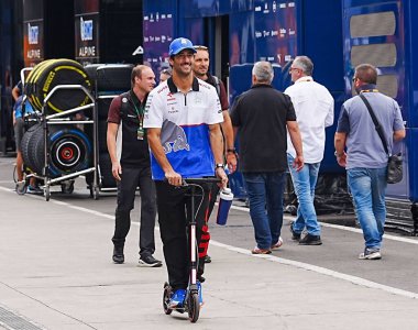  Daniel Ricciardo (AUS) - Visa Cash App RB F1 Team - RB VCARB01 - Honda RBPT 21 Temmuz Pazar günü Raceday sırasında, Macaristan Grand Prix 2024, Mogyorod, Budapeşte, Macaristan, 19 Temmuz - 21 Temmuz tarihleri arasında Macaristan 'da düzenlenecek