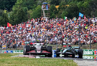  Nico Hulkenberg (GER) - MoneyGram Haas F1 Takımı - Haas VF-24 - 21 Temmuz Pazar günü Raceday sırasında, Macaristan Grand Prix 2024 'te, 19 Temmuz - 21 Temmuz 2024 tarihleri arasında Macaristan' ın Mogyorod şehrinde düzenlenmesi planlanan Formula 1 Macaristan Grand Prix 'inde gerçekleşmiştir.