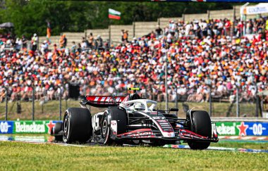  Nico Hulkenberg (GER) - MoneyGram Haas F1 Takımı - Haas VF-24 - 21 Temmuz Pazar günü Raceday sırasında, Macaristan Grand Prix 2024 'te, 19 Temmuz - 21 Temmuz 2024 tarihleri arasında Macaristan' ın Mogyorod şehrinde düzenlenmesi planlanan Formula 1 Macaristan Grand Prix 'inde gerçekleşmiştir.