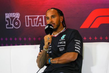  Lewis Hamilton (GBR) - Mercedes-AMG PETRONAS F1 Ekibi - Mercedes W15 - Mercedes E Performansı, FFormula 1 Pirelli Gran Premio d 'Italia 2024, Mon' daki Autodromo Nazionale di Monza pistinde gerçekleştirilecek