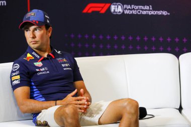  Sergio Perez (MEX) - Oracle Red Bull Racing - Red Bull RB20 - Honda RBPT hazırlık gününde, 29 Ağustos, FFormula 1 Pirelli Gran Premio d 'Italia, Monza' daki Autodromo Nazionale di Monza pistinde (MB) gerçekleşmesi planlanıyor - Aug